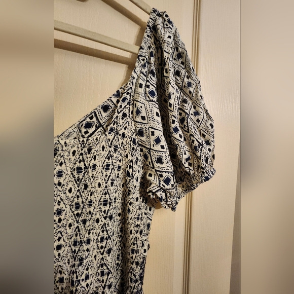 DEVOTED Patterned Midi Tiered Dress with Short Ruffled Sleeves. Size Large. - Picture 6 of 15